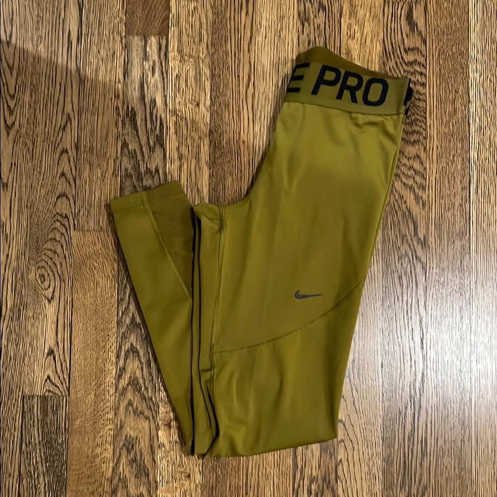 Nike women’s Leggings size L